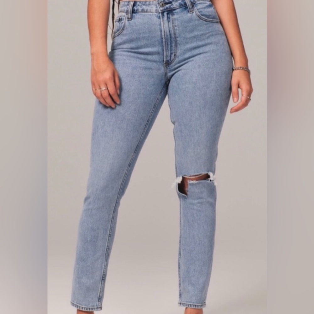Abercrombie & Fitch Light Blue Skinny Jeans with Knee Rip